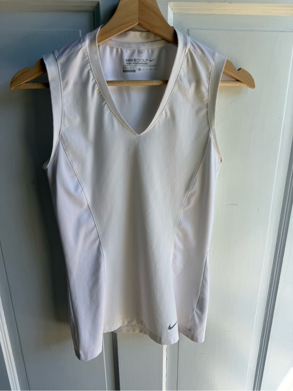Nike White Women's Sleeveless V-Neck Golf Tank